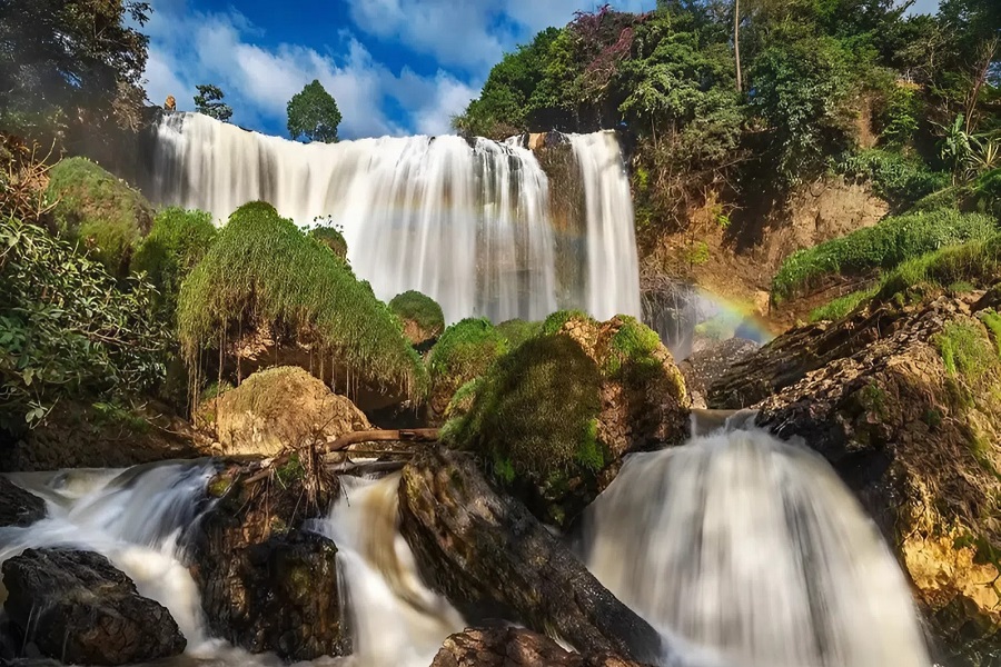 Clear, sunny days are ideal for visiting Elephant Waterfall