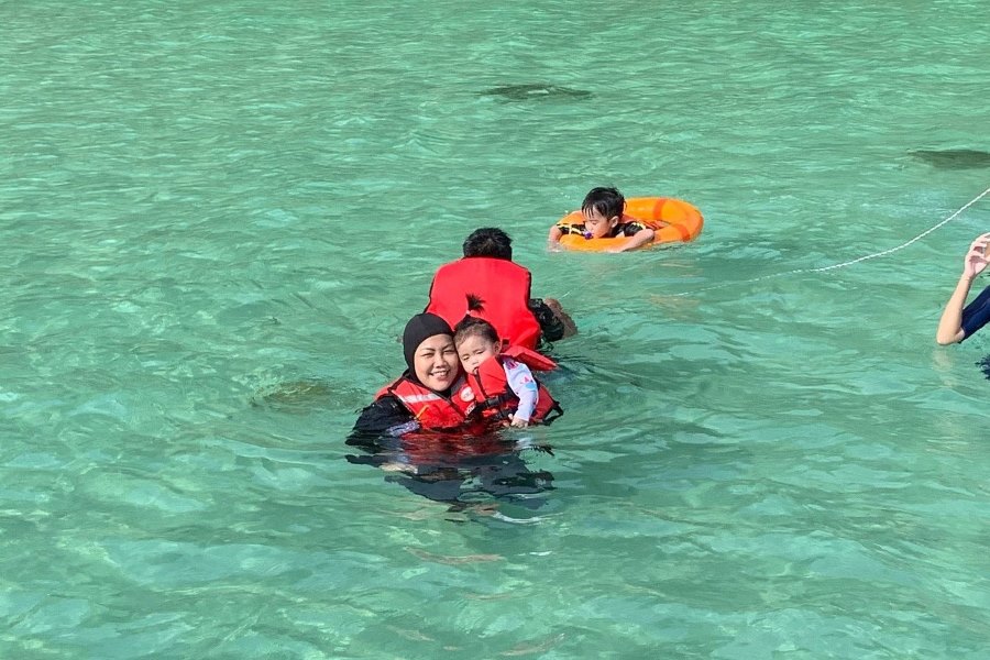 snorkeling tour on Sapi Island