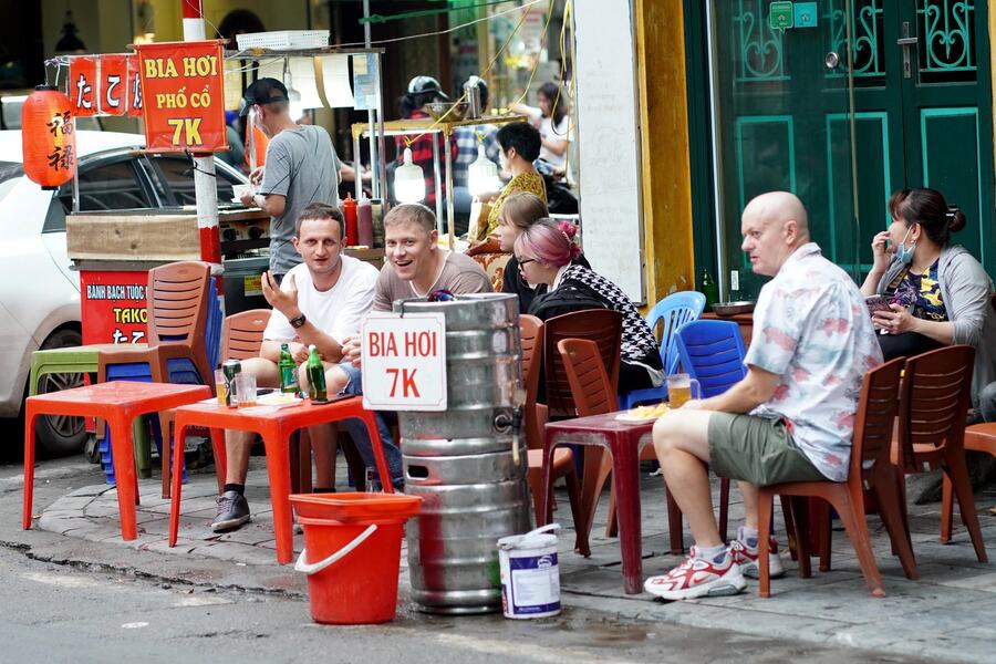 Nothing better than cold drinks in a hot day. Source: Thanh Nien