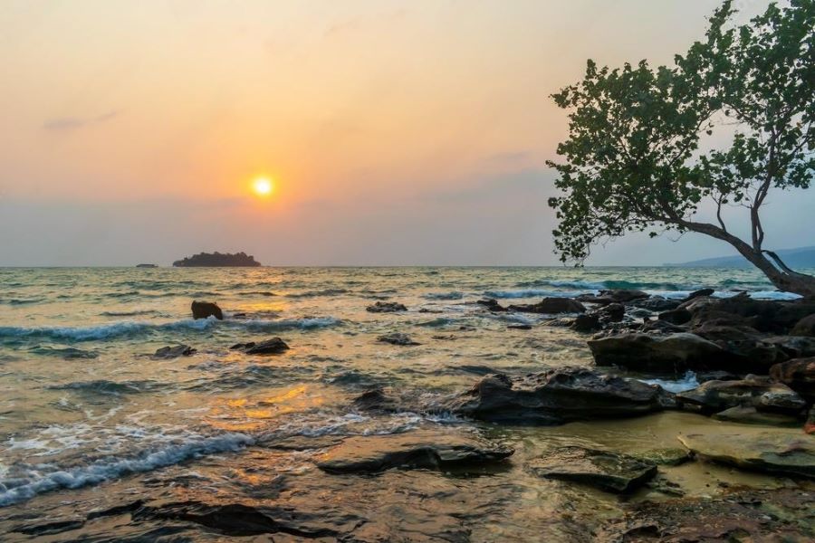 Sunrise at Long Set Beach