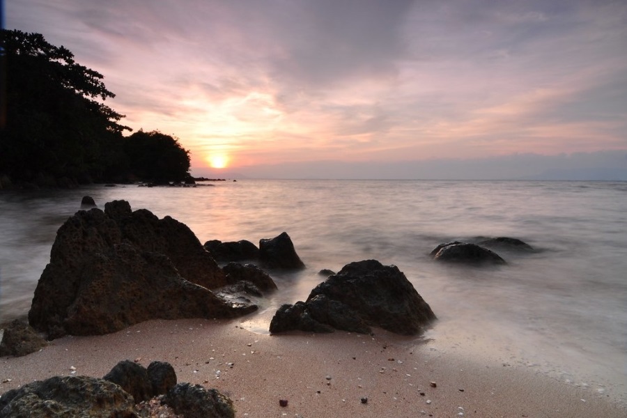 Sunrise at a seashore in Koh Tonsay