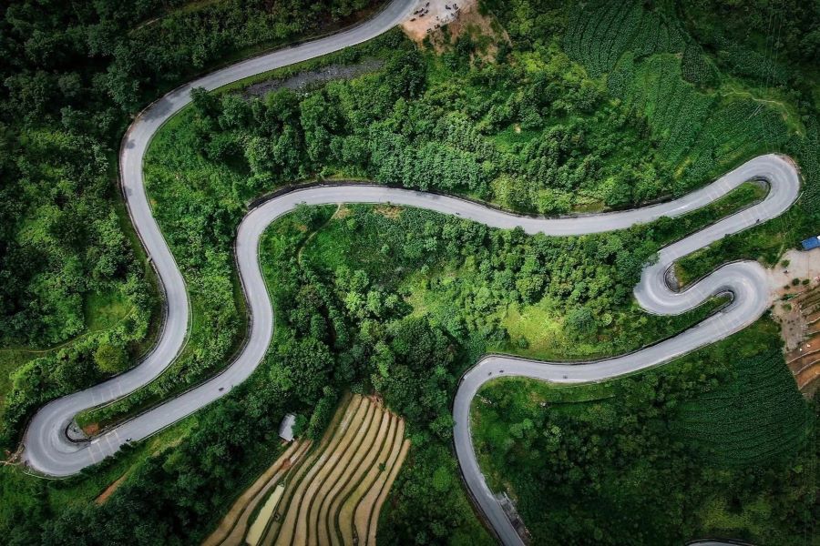 switchbacks on Ha Giang Loop