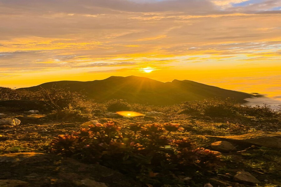 Watching the sunrise on Ta Chi Nhu Mountain