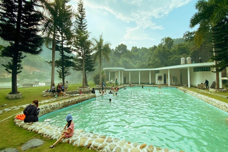 A must-do activity that should not be missed is bathing in natural hot springs. Source: DulichPro