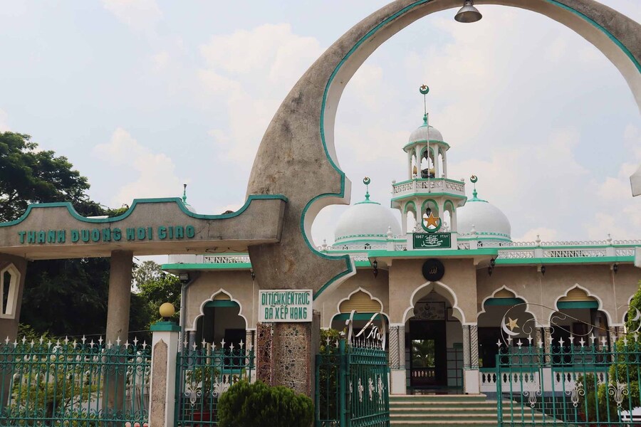 A mosque in Tan Chau demonstrates the cultural diversity of the area. Photo: Sai Gon Tiep Thi