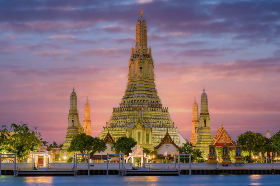 temple of dawn in bangkok