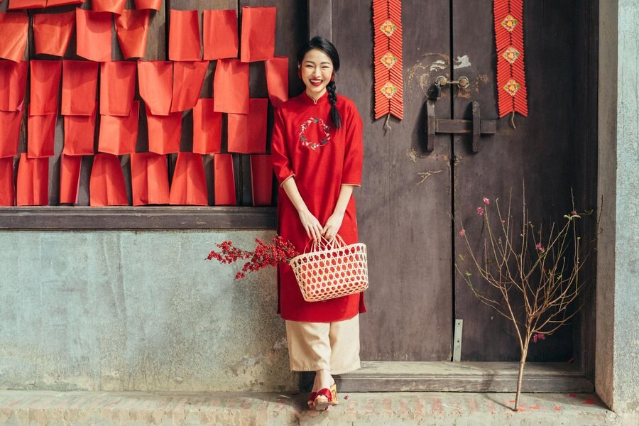 People often choose red or yellow to express the Tet atmosphere. Photo: EMOI