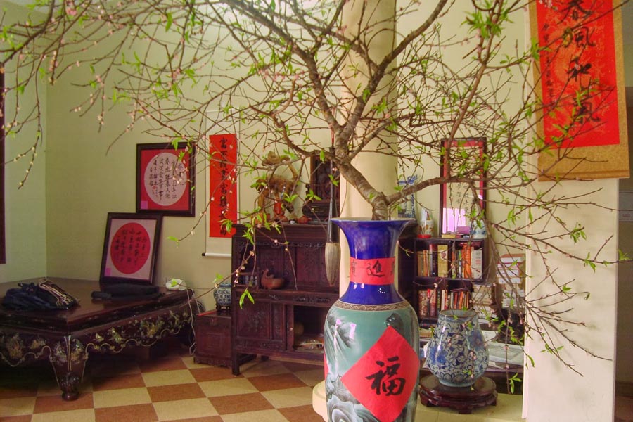 Tet Holiday in Hanoi: People clean the house before Tet