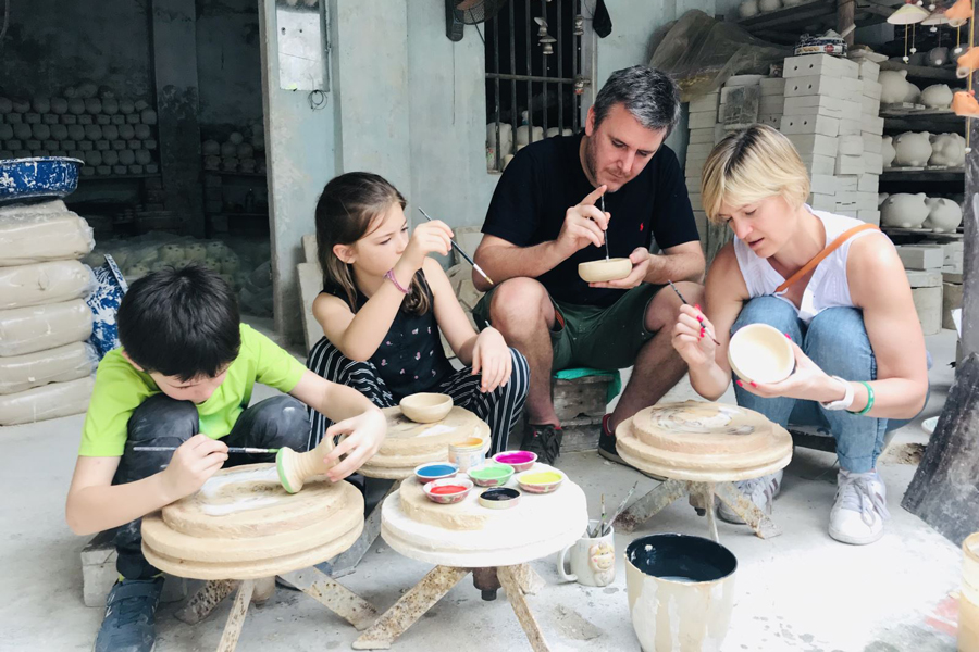 Tet Holiday in Hanoi: A family learn how to make ceramic