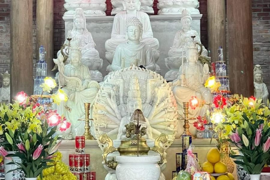 A worship site inside Thach Long Pagoda (Photo: Chon Thieng)