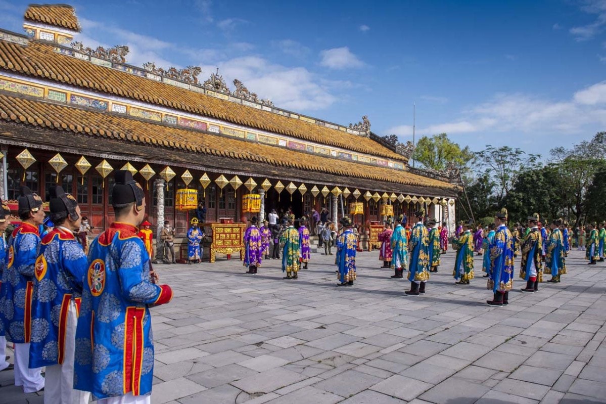 The court ceremony is reenacted at Thai Hoa Palace. Source: VinWonders