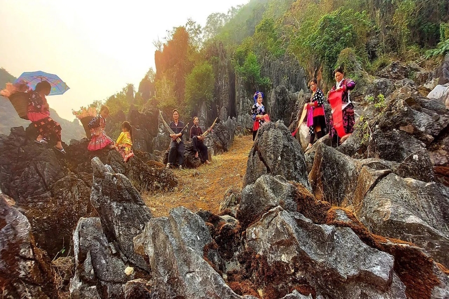 You can visit the ethnic villages to observe indigenous life. Source: Vietgiaitri