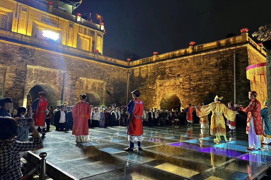 A court performance in front of the Doan Mon Gate. Photo: Imperial Citadel of Thang Long Facebook Fanpage