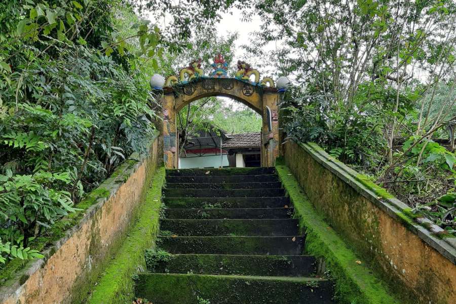 the path way to Phja Khao Cho Don safe zone