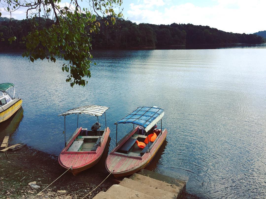 The tranquil scenery at Pa Khoang Lake