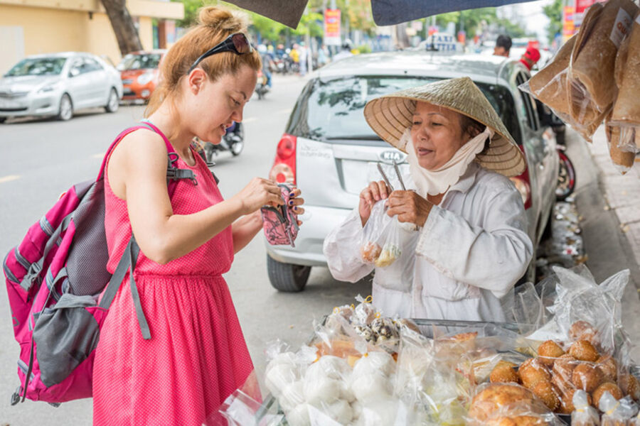 Sometimes bargaining is just a way for the seller to start a conversation. Photo: Mr Linh's Adventure