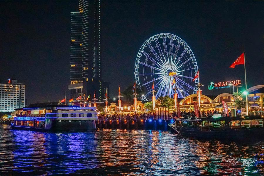 Asiatique market is on the river bank