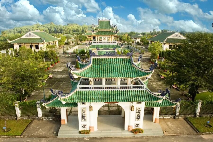 Tran Bien Temple of Literature has a very large campus. Source: dulichdongnai