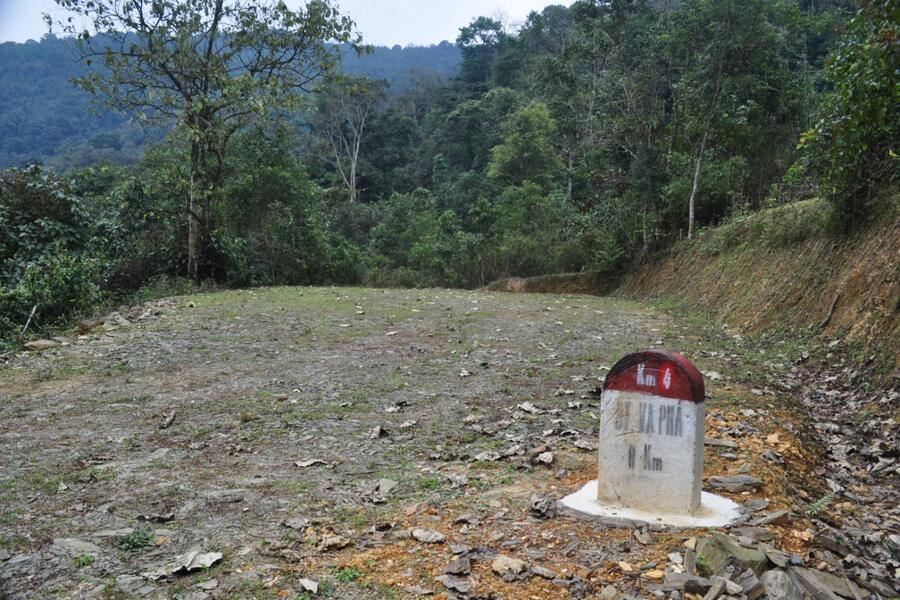 Va Pha Relic is a large, relatively flat valley right at the foot of Slam Khau Hill