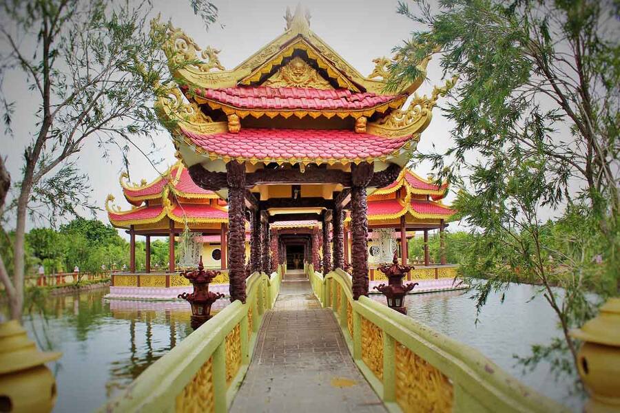 Van Phuoc Pagoda is considered the largest pagoda in Ben Tre. Source: Nucuoimekong