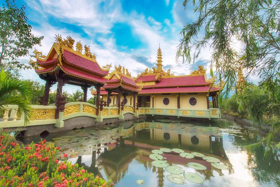 The temple was built in the middle of swamps and muddy areas. Source: ATM Lucky Vietnam