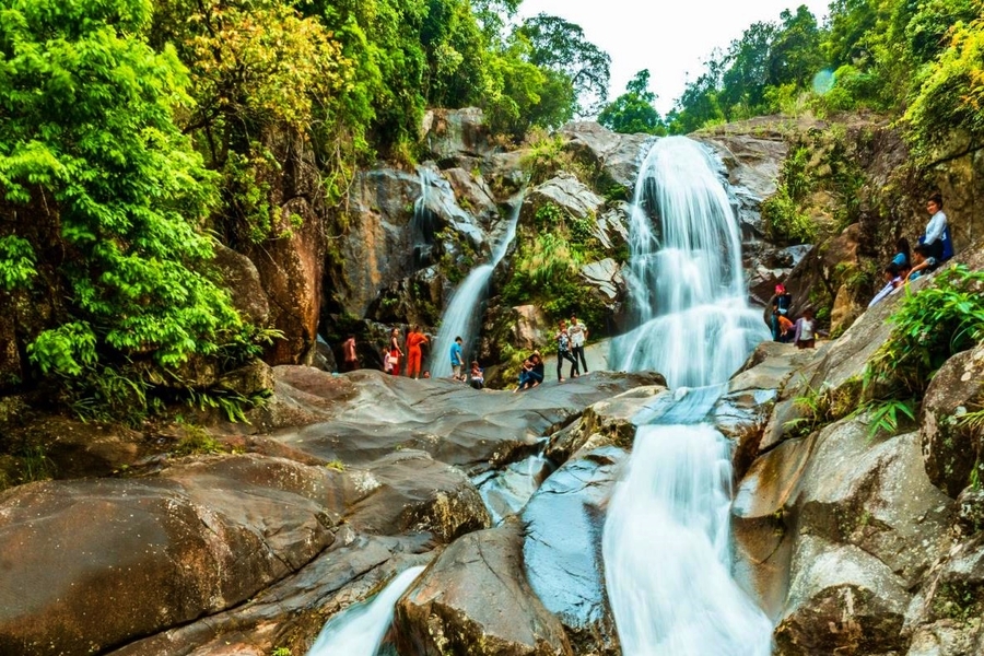 This waterfall is an ideal place to immerse yourself in wild nature. Source: Quang Ninh News