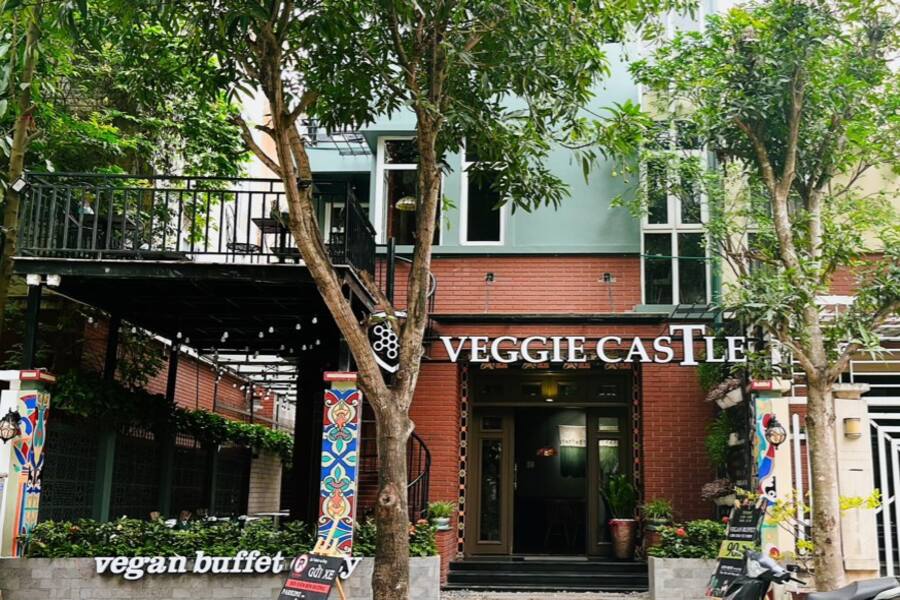 Veggie Castle is really suitable for meetings because of its airy space and unique, nomadic design