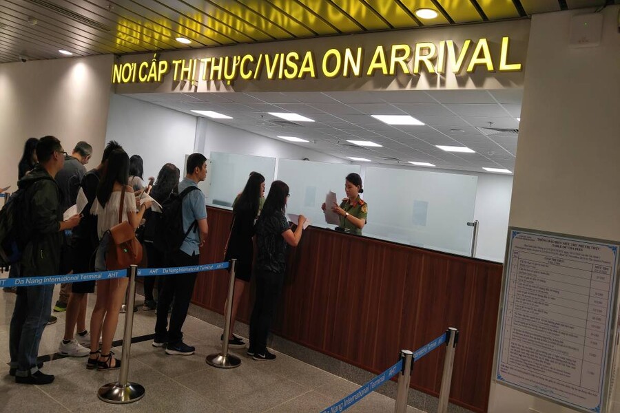 Visa on Arrival is an alternative way for anyone struggling with the common visa application process. Source: Vietnamvisavoa