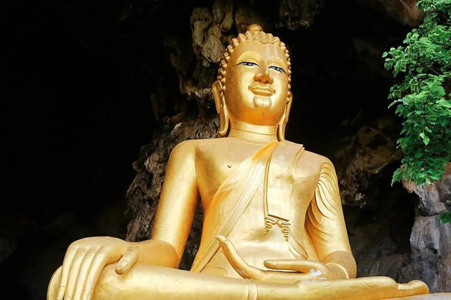 Top highlights in Wat Tham Erawan