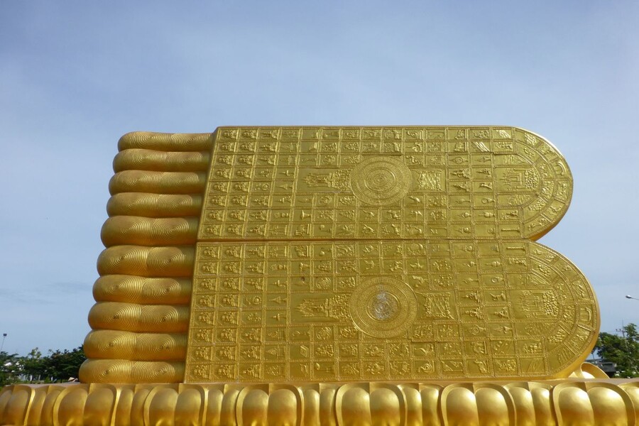 Auspicious things under Buddha feet