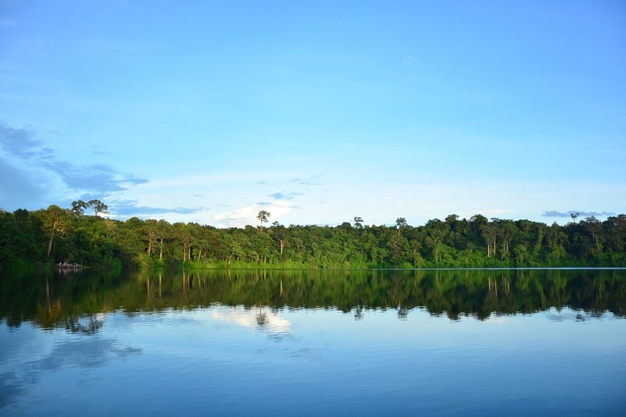 Yeak Laom Lake is a beautiful volcanic lake formed more than 700,000 years ago (Cre: tripadvisor)