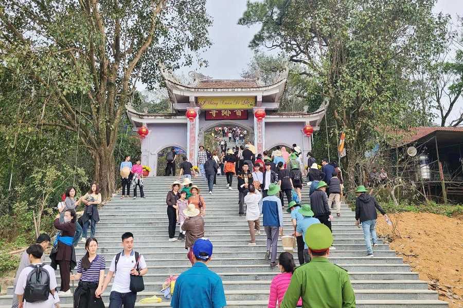 The annual festival attracts many tourists and Buddhists