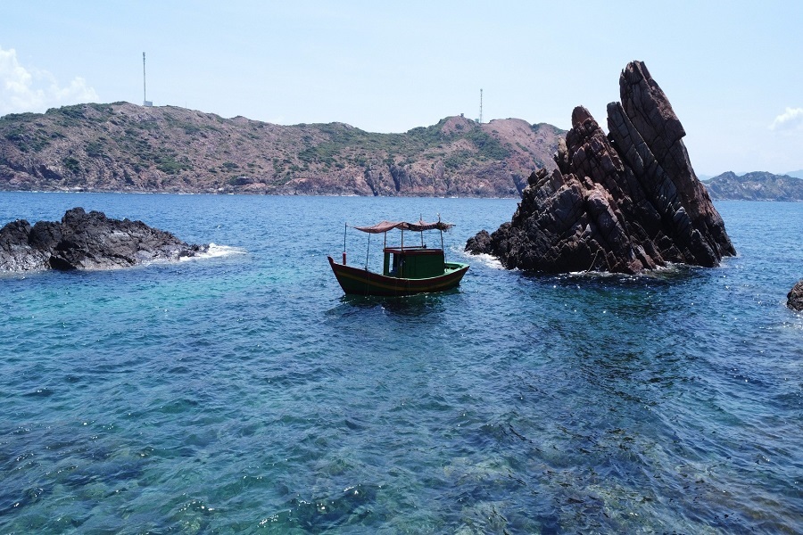 Seo Island lies in East Quy Nhon Ward, part of Gia Lai Province.