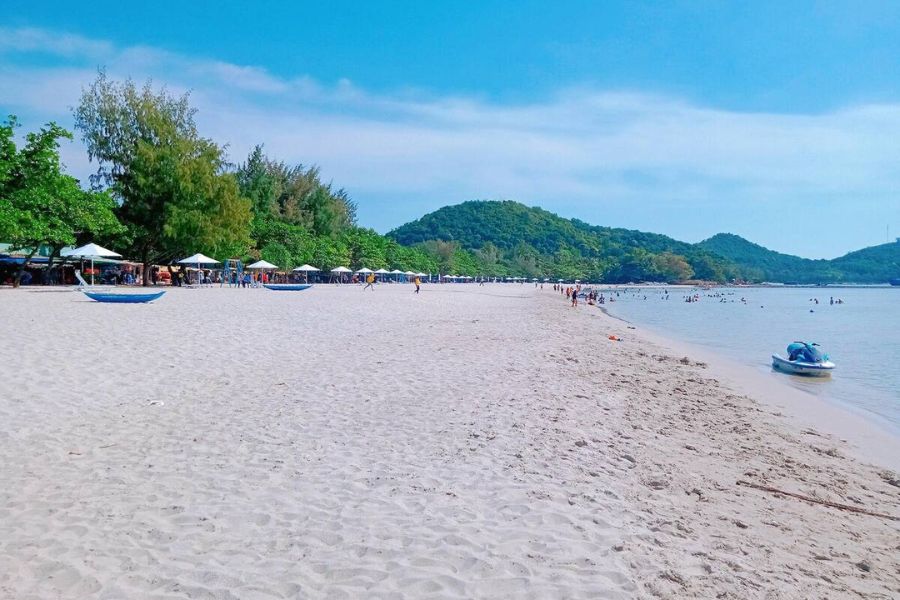 Bai Bang features smooth, gently sloping sands and calm waves, perfect for a relaxing swim.