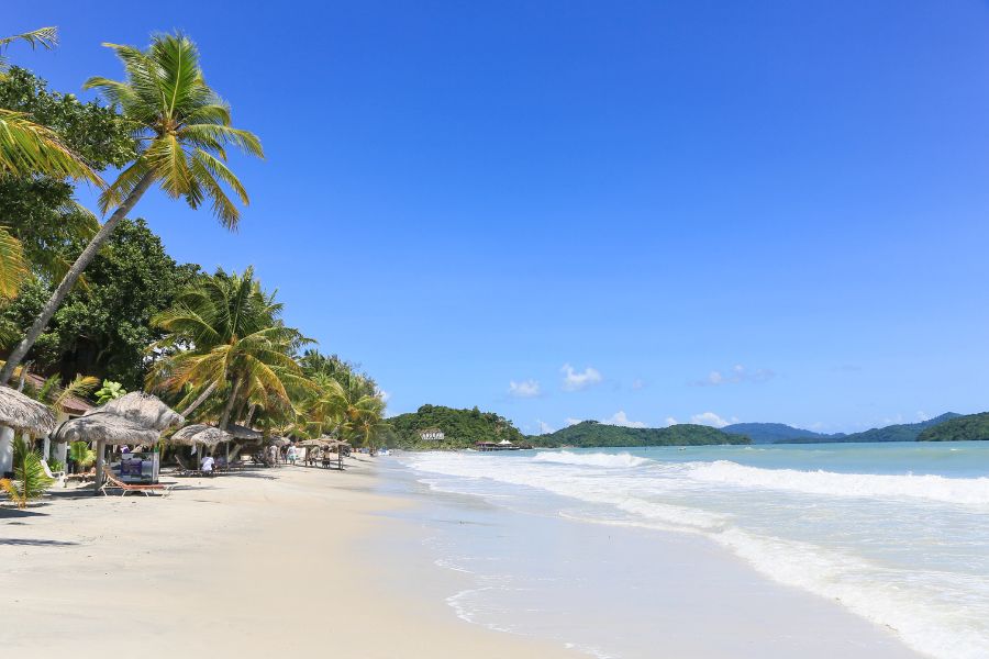 Pantai Cenang is the island’s most popular beach, ideal for sunset views, water sports like jet skiing and parasailing, or simply strolling along the shoreline during your Malaysia vacation.