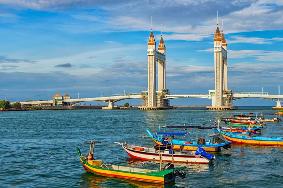 Kuala Terengganu is the capital of Terengganu state and a perfect stop for travelers seeking a blend of cultural heritage and seaside tranquility on their Malaysia vacation.
