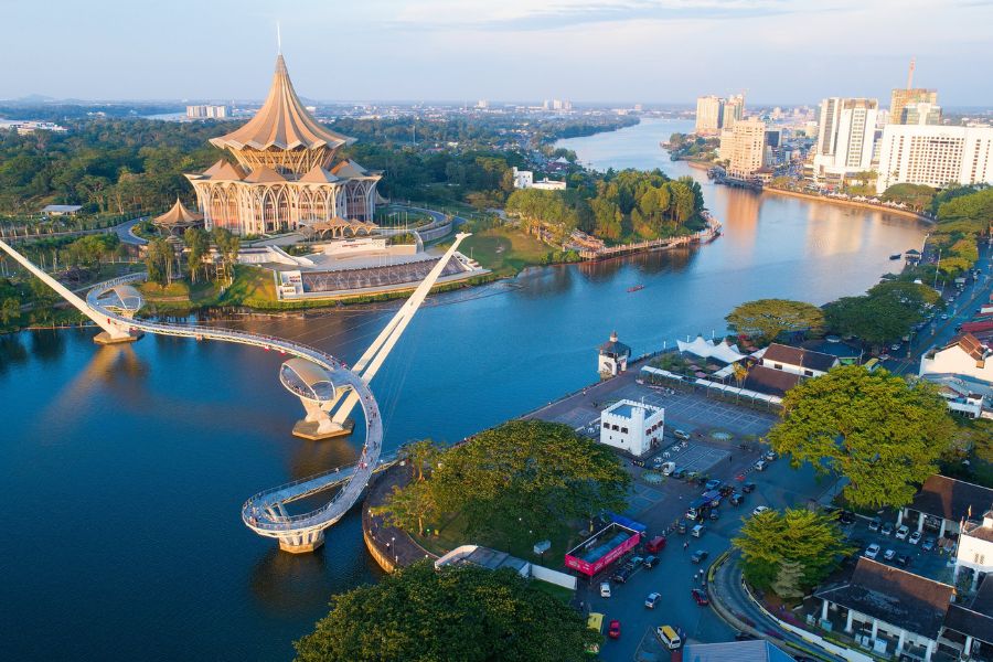 Kuching - A Peaceful Riverside and Seaside City on Borneo