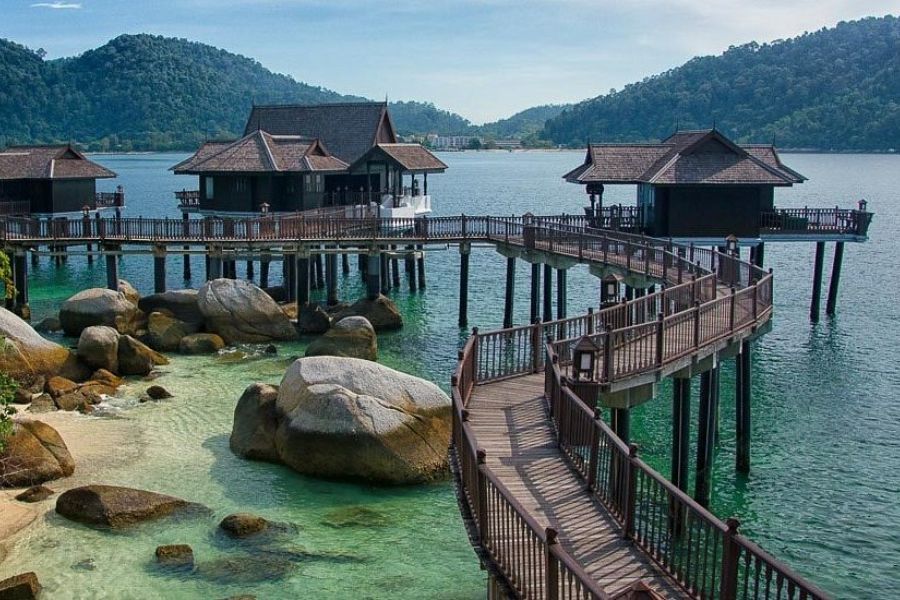  Pangkor Island in Perak is the perfect choice for a weekend getaway during your Malaysia vacation. 