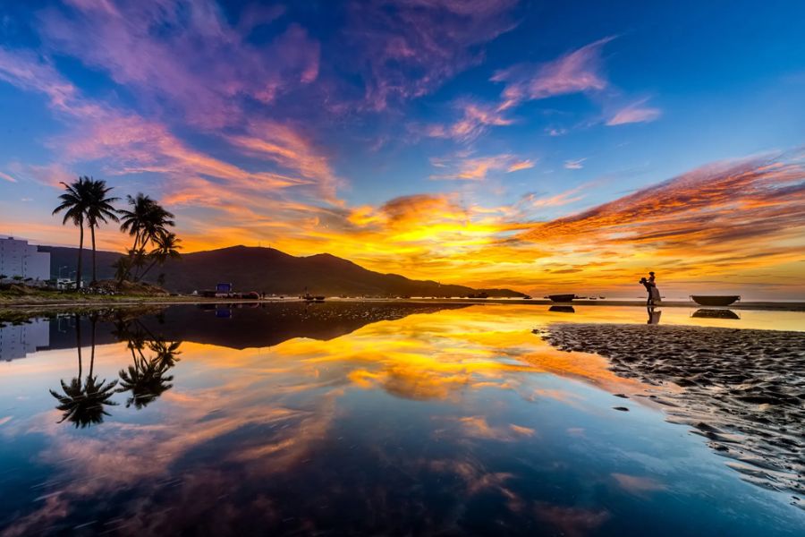 My Khe Beach – Golden Sunset Glows on the Waves