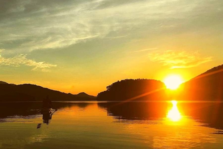 Hoa Trung Lake – A Miniature Meadow at Sunset