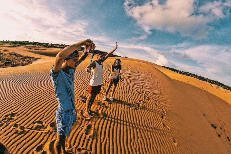 Capture Stunning Photos at the Red Sand Dunes