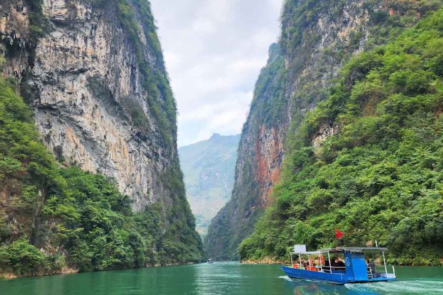 Cruising on Nho Que River (Source: Crystal Bay)