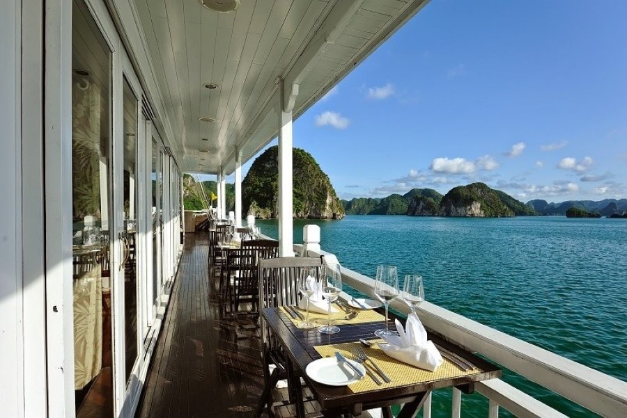 Admire the Ha Long Bay on the cruise (Source: Halong)