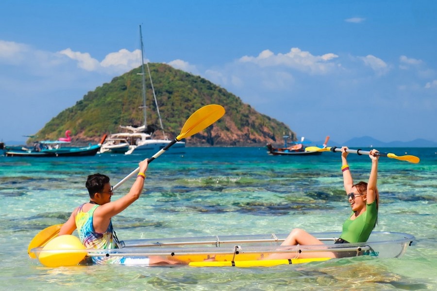 Kayaking on a transparent boat – a must-try experience 