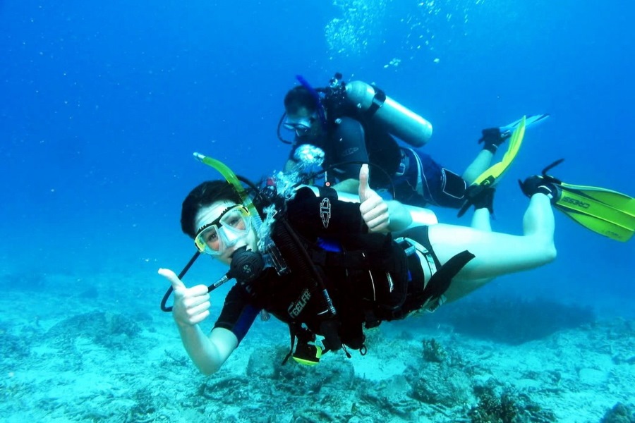 Checkin while snorkeling in Banana Beach 