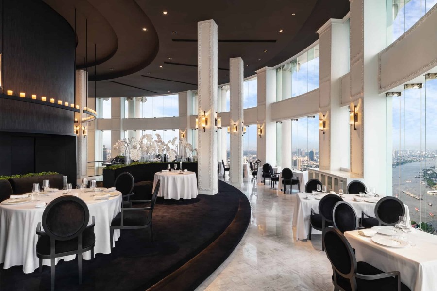 Enjoy a dinner with the best panoramic view of Bangkok (Source: Mezzaluna)