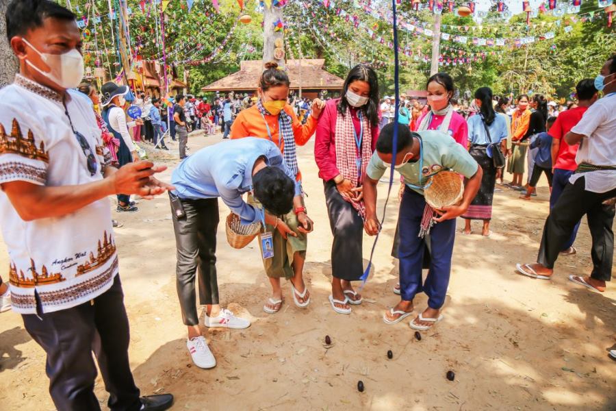 Bos Angkunh – A traditional game that brings friends together 