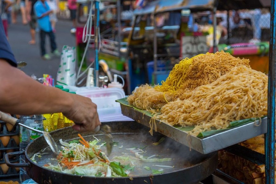 The colourful tradition saving Thailand's street vendors