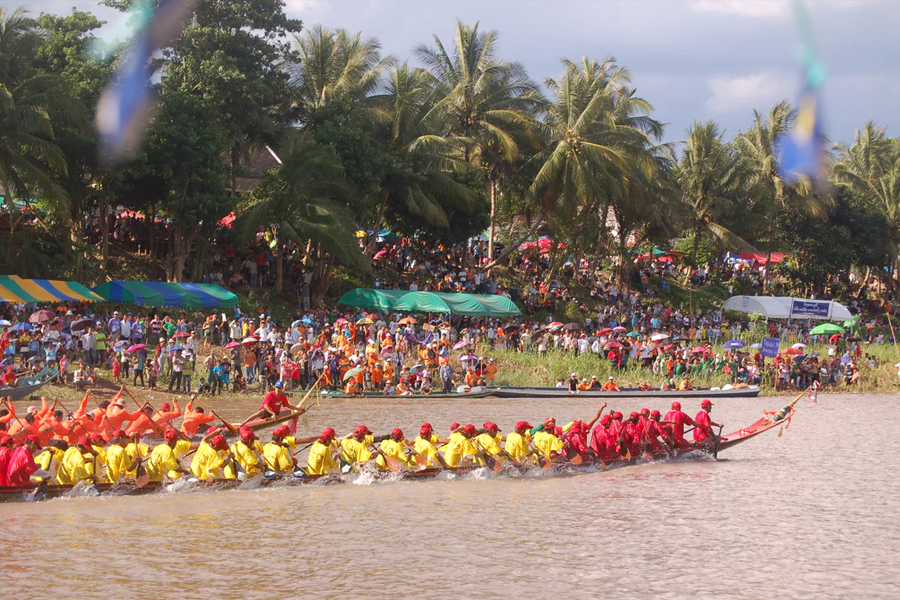 Boun Suang Heua Festival 