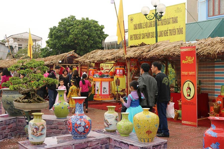 Hanoi Traditional Festivals: Bat Trang Pottery Village Festival